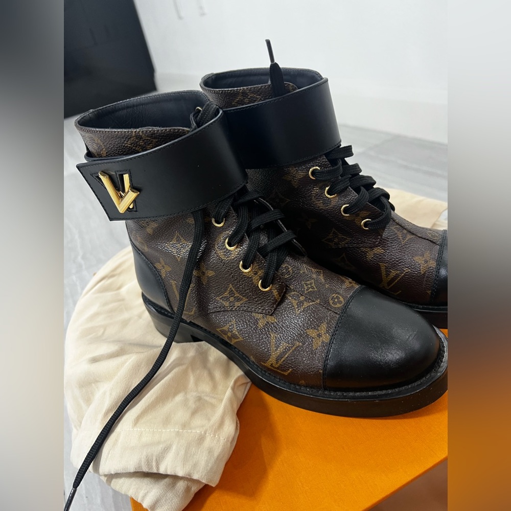 Louis Vuitton wonderland flat ranger boots